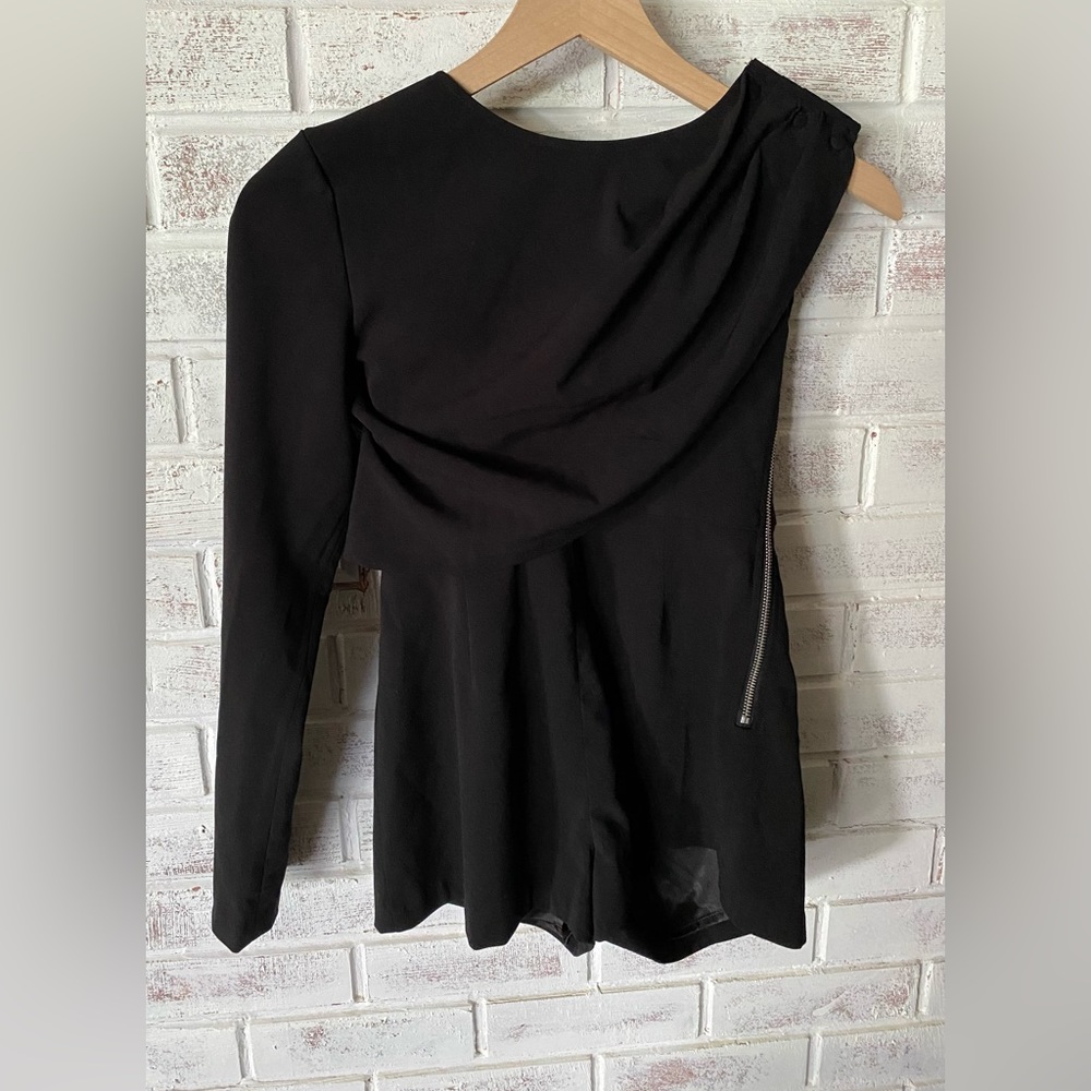 NASTY GAL | NWT Unique Black Short Jumper. Size Small.